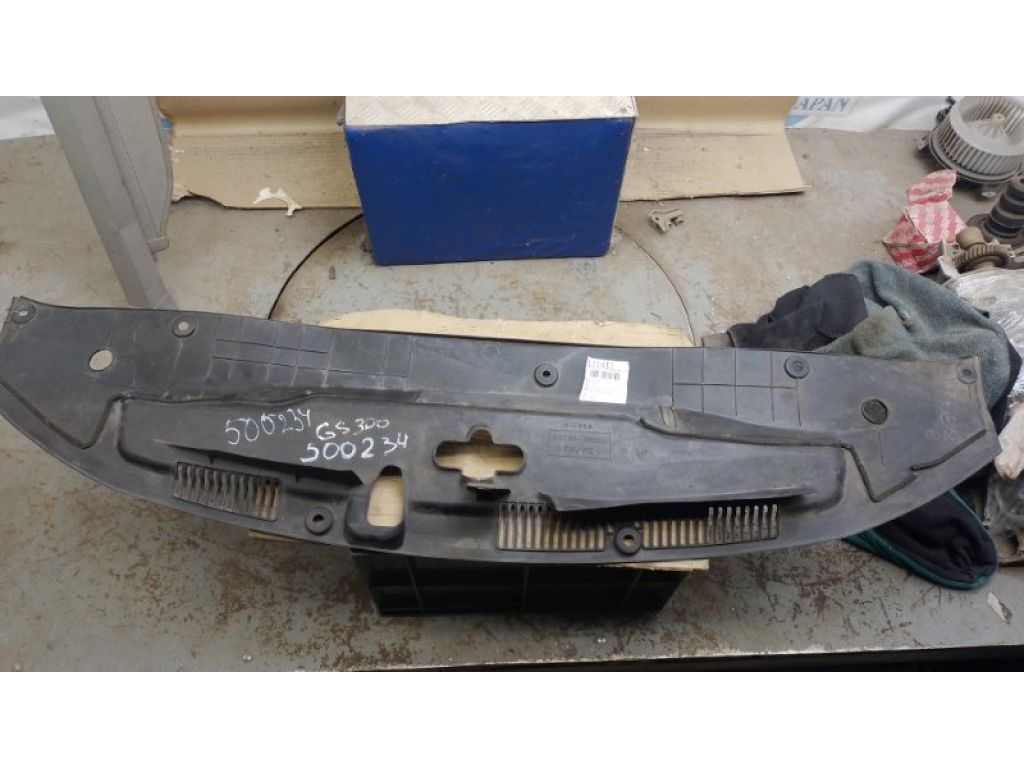 53295-30090 | Накладка замка капота LEXUS GS350 GS300 05-11