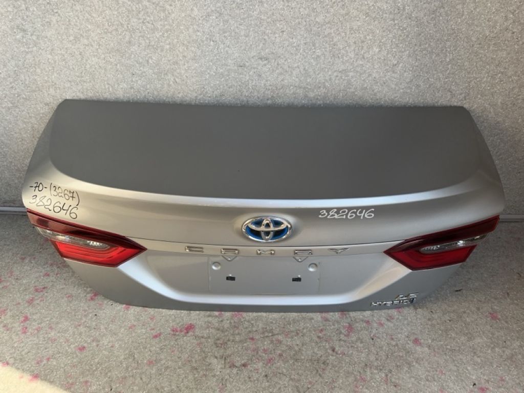 6440106E00 | Кришка багажника TOYOTA CAMRY 70 17- - Фото 2