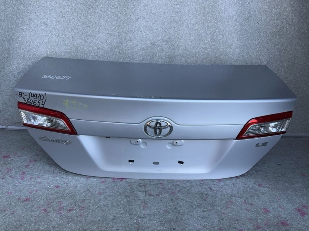64401-06630 | Кришка багажника TOYOTA CAMRY 50 12-15