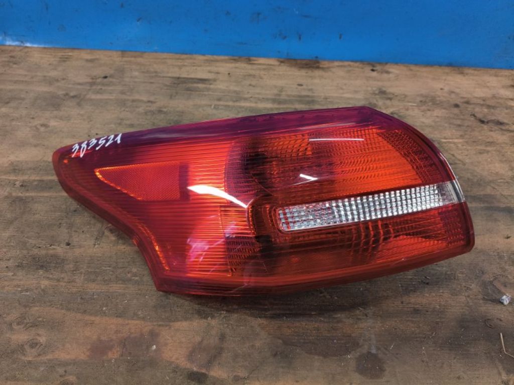 F1EZ-13405-B | Ліхтар зовнішній лівий FORD FOCUS 10-18
