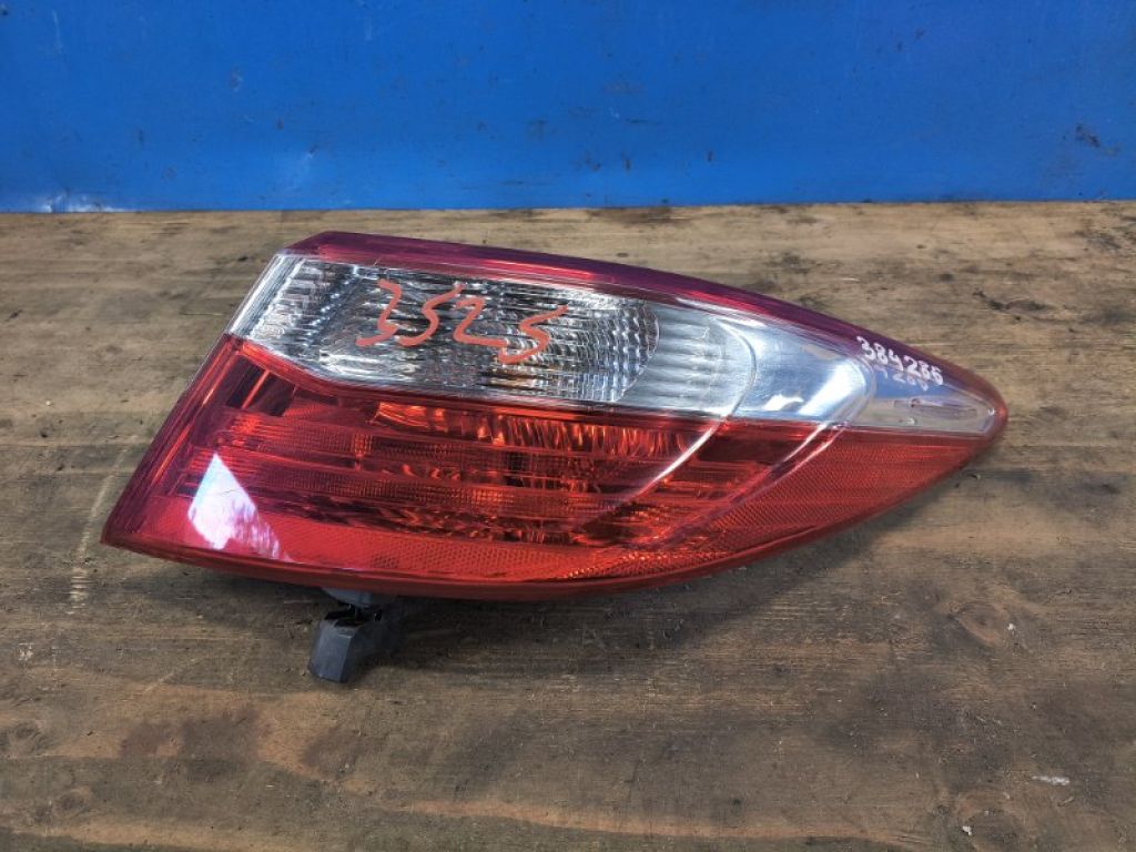 81550-06640 | Ліхтар зовнішній правий TOYOTA CAMRY 55 14-17