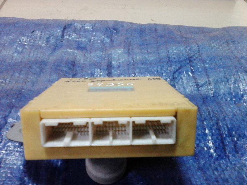 Блок електронний TOYOTA LAND CRUISER PRADO 120 02-09 88650-60680 — 2