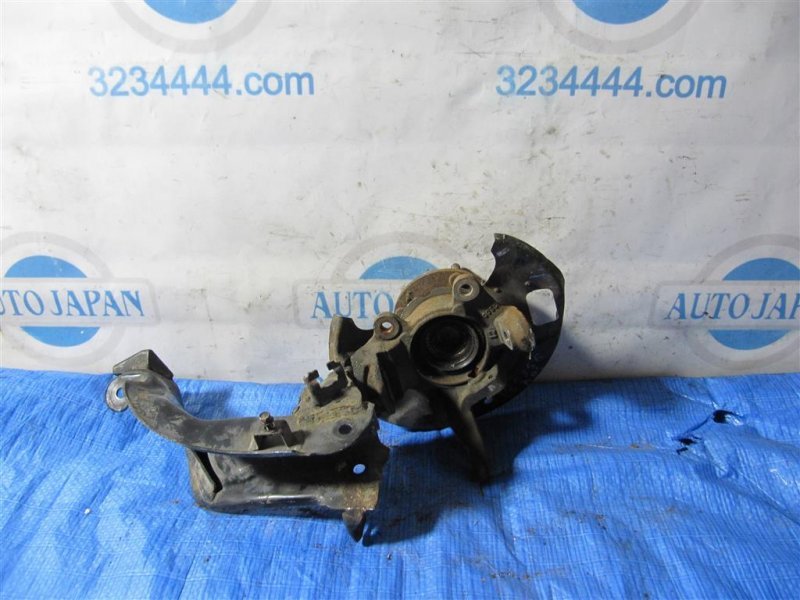 Кулак поворотний передній лівий NISSAN PRIMERA P-11 96-01 40011-2J500 — 4