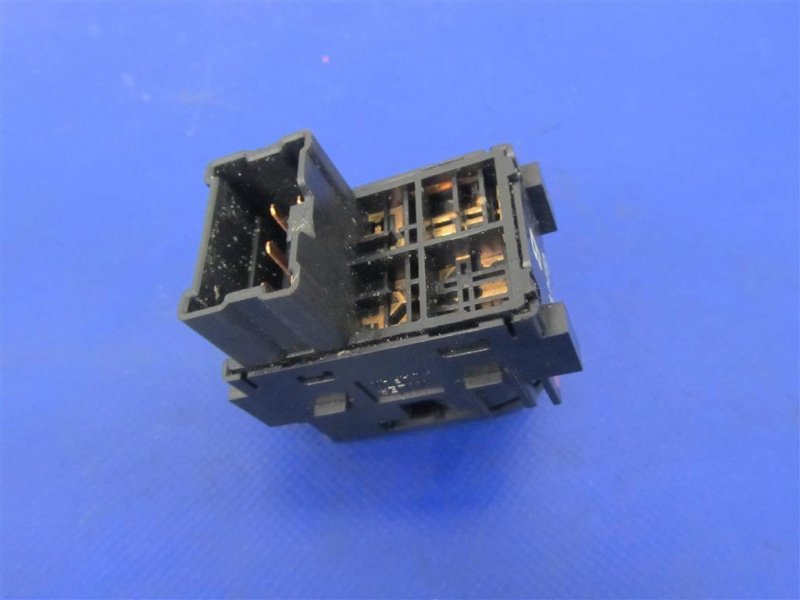 Блок керування дзеркалами NISSAN SENTRA (B16) 06–12 25570-AG000 — 3