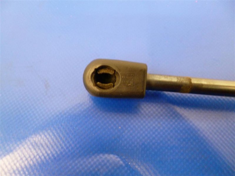 Амортизатор капоту правий MERCEDES R-CLASS W251 05-13 A 251 880 02 29 — 3
