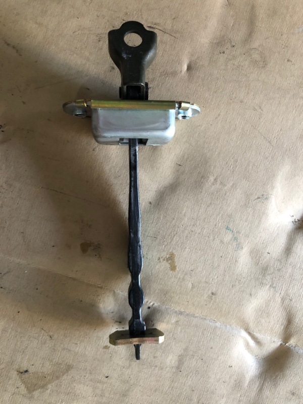 Обмежувач дверей задній правий NISSAN NOTE 04-12 82430-1U600