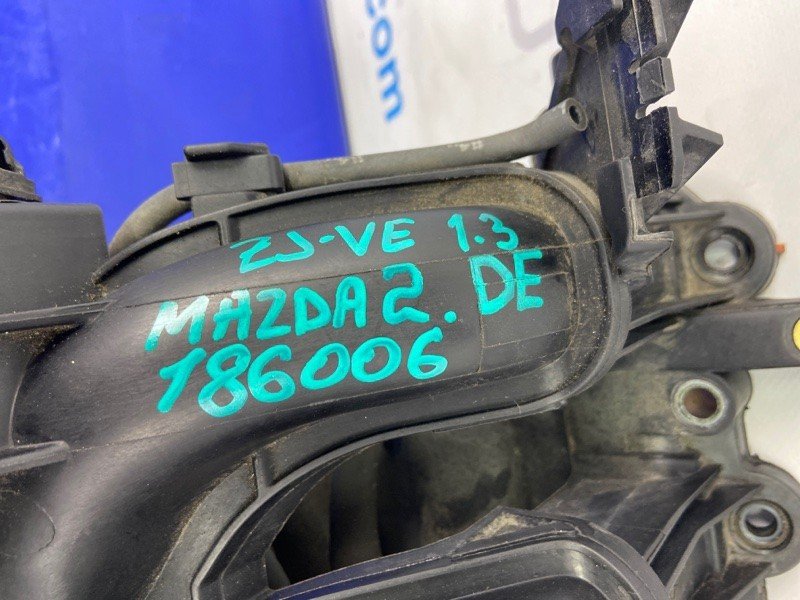 Колектор впускний MAZDA 2 DE 07-15 ZJ38-13-100 — 2