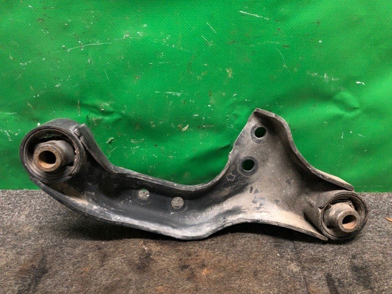 Кронштейн/кріплення редуктора переднє праве NISSAN PATHFINDER R50 96-04 54730-0W002 — 2