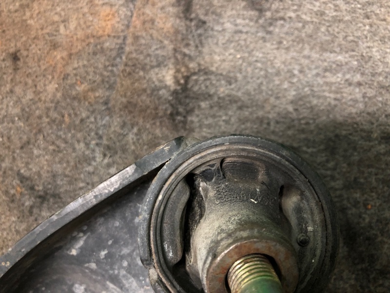 Кронштейн/кріплення редуктора переднє праве NISSAN PATHFINDER R50 96-04 54730-0W002 — 3