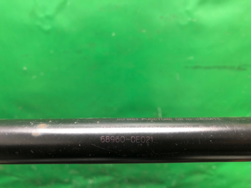 Амортизатор кришки багажника LEXUS RX300/330/350/400 03-09 68960-0E021 — 2