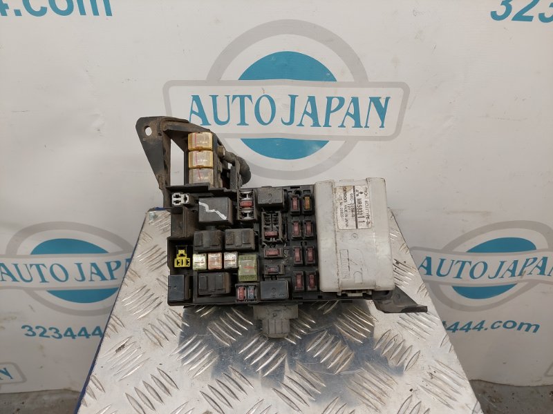 Блок запобіжників моторний відсік MITSUBISHI PAJERO 99-06 MR372655