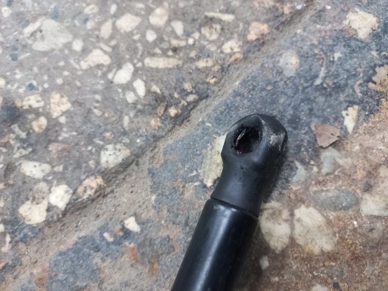 Амортизатор капоту KIA SOUL AM 08-13 81170-2K000 — 3