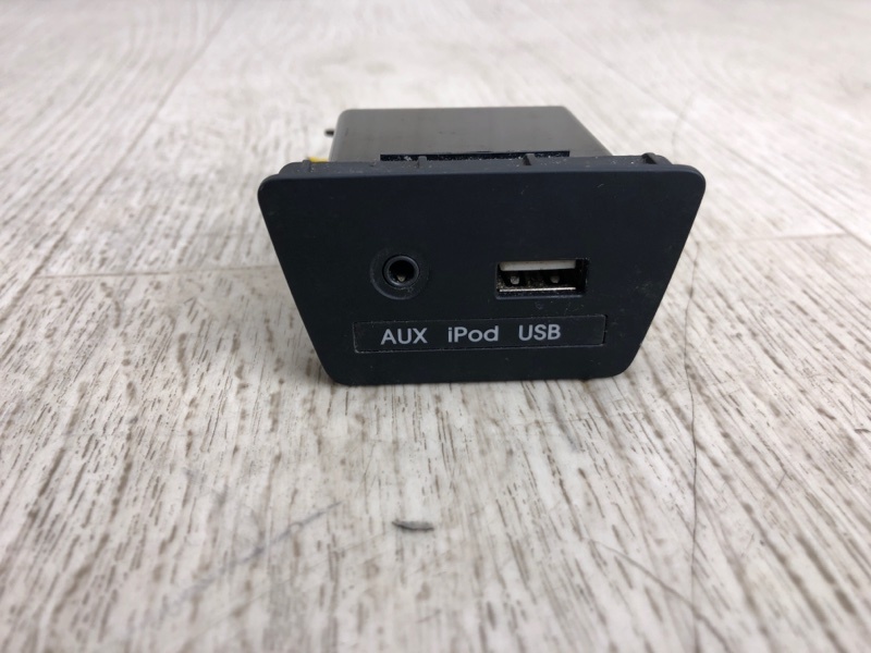 USB адаптер HYUNDAI TUCSON LM 09-15 96110-2S000TAN