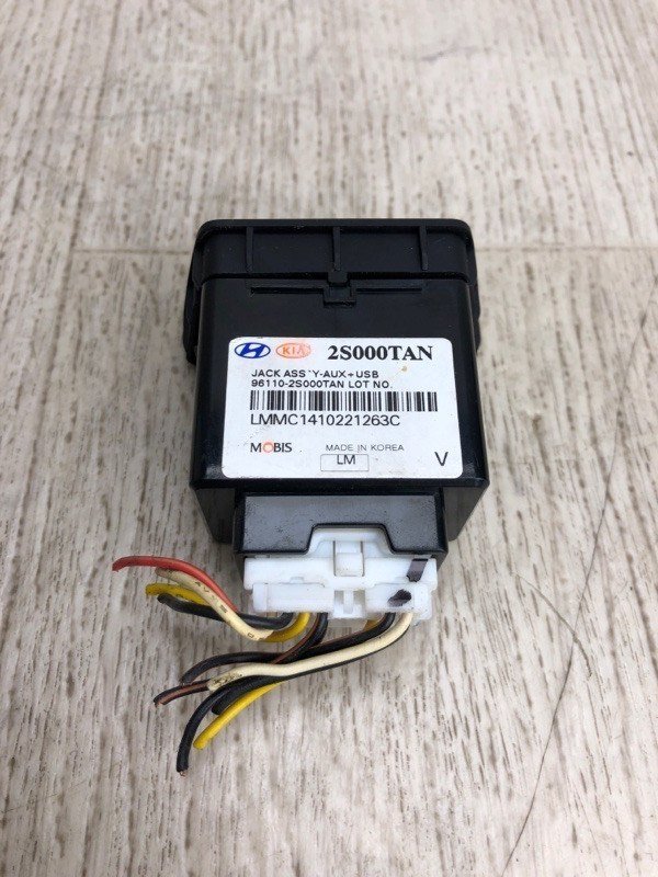 USB адаптер HYUNDAI TUCSON LM 09-15 96110-2S000TAN — 3