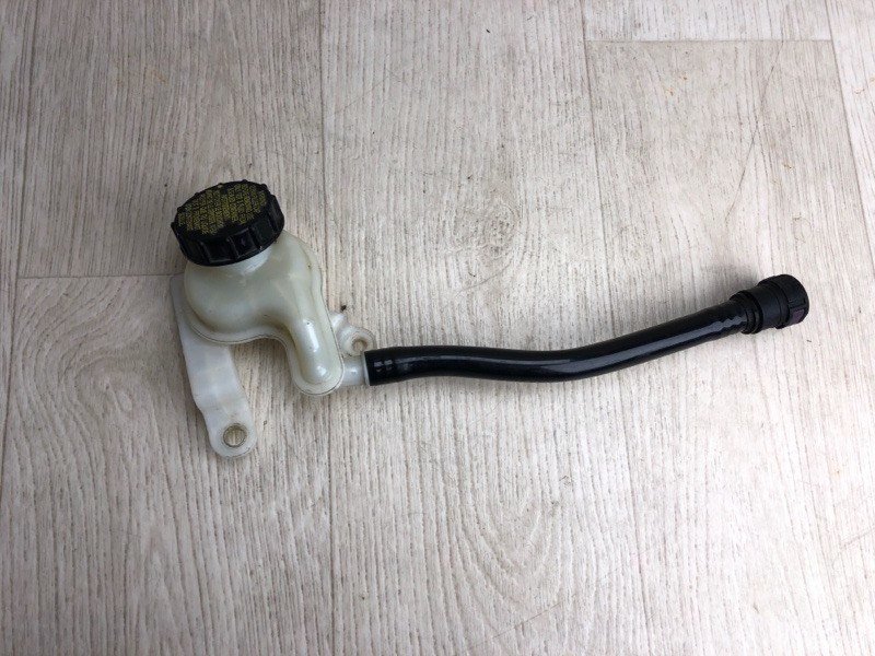 Бачок головного гальмівного циліндра FORD FIESTA 08-17 AE8Z-2K478-A