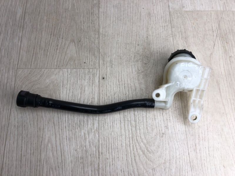 Бачок головного гальмівного циліндра FORD FIESTA 08-17 AE8Z-2K478-A — 3