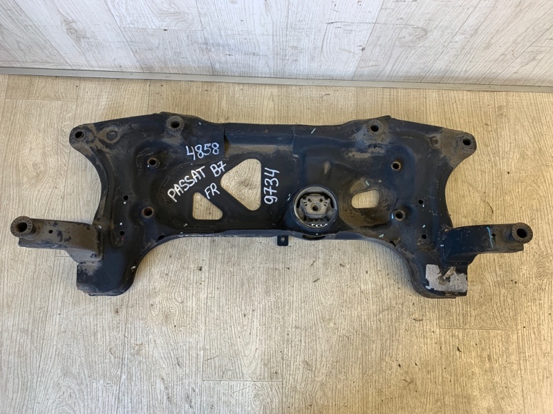 Балка передньої підвіски VOLKSWAGEN PASSAT B7 11-15 5C0 199 313 N