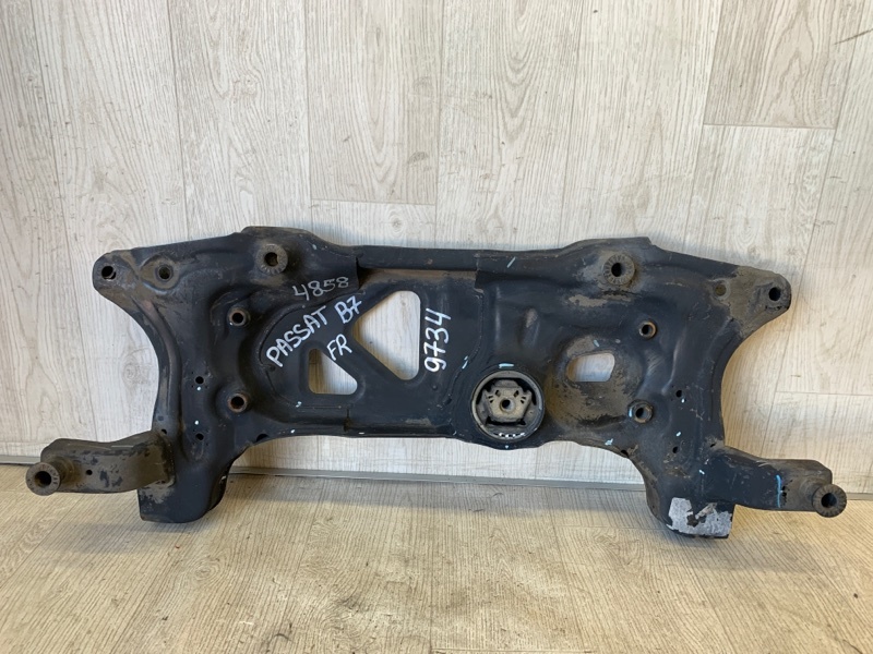Балка передньої підвіски VOLKSWAGEN PASSAT B7 11-15 5C0 199 313 N — 3