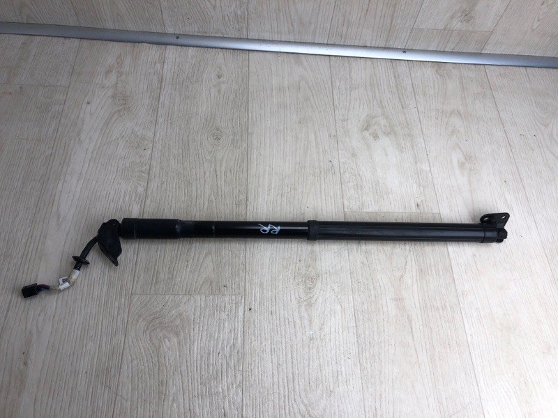 Амортизатор кришки багажника NISSAN PATHFINDER R52 12-21 90560-3KA0E — 3
