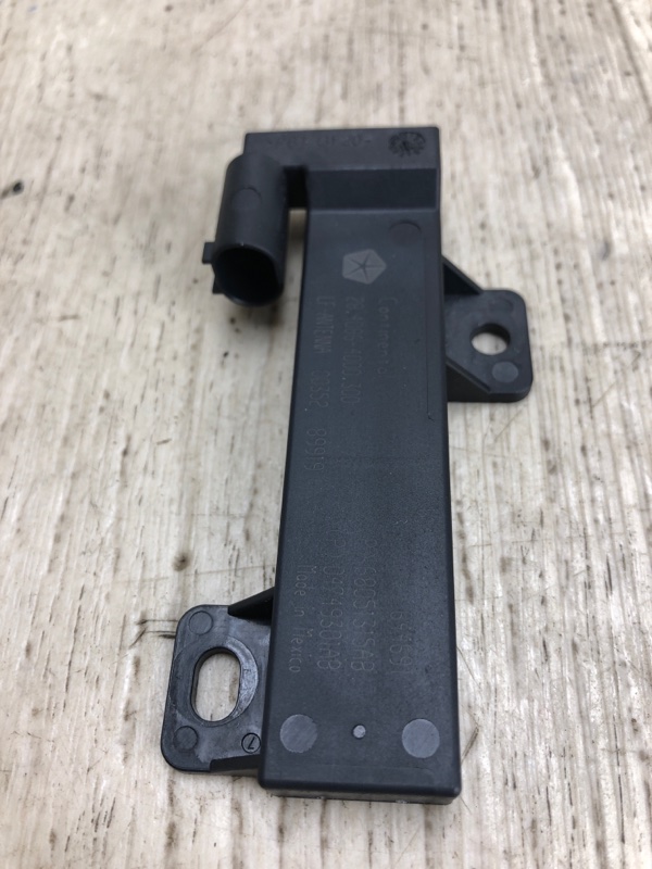 Антена JEEP RENEGADE (BU) 14- 68051315AB — 3