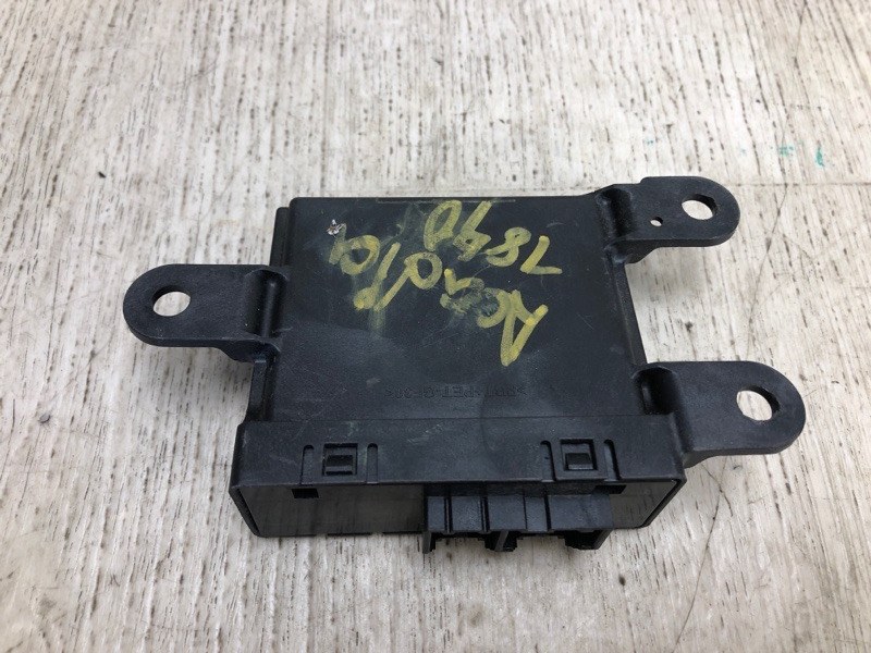Блок керування парктроніком GMC ACADIA 12-16 22743052 — 2