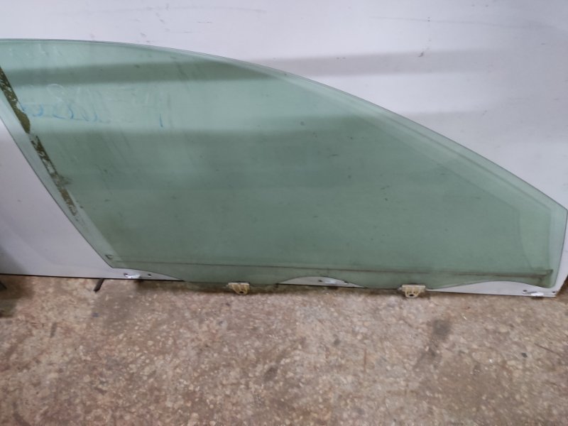 Скло дверей переднє праве NISSAN TEANA J31 03-07 80300-9Y000