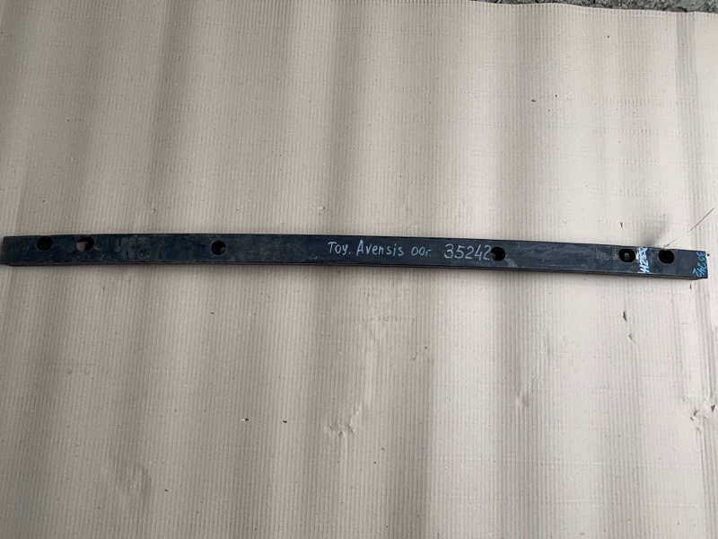 Підсилювач переднього бампера TOYOTA CARINA E 92-98 52131-21030 — 2