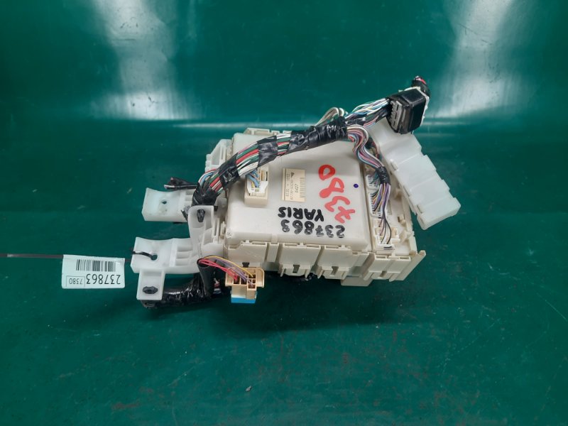 Блок запобіжників салон TOYOTA YARIS 05–11 82730-52D40 — 4