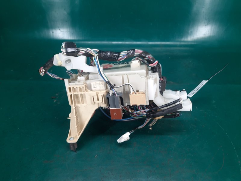 Блок запобіжників салон TOYOTA YARIS 05–11 82730-52D40 — 5