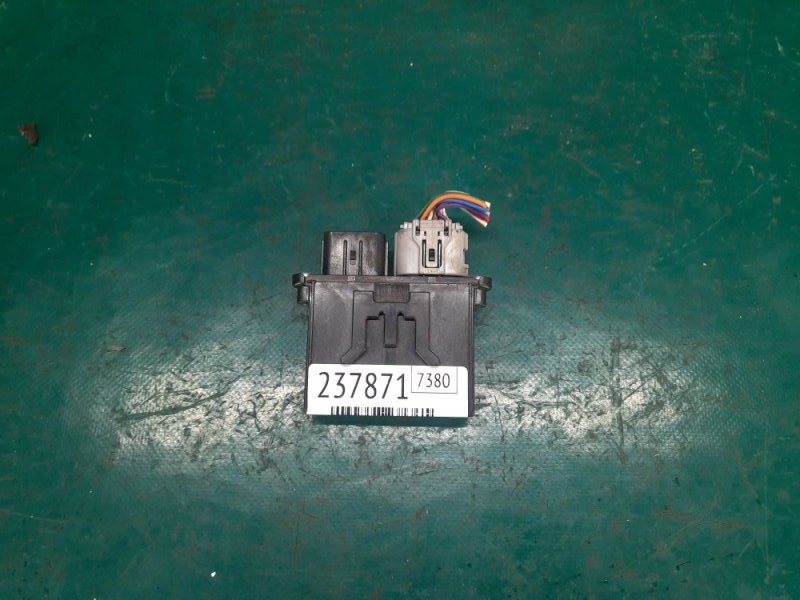 Блок електронний TOYOTA YARIS 05–11 89952-35011 — 2
