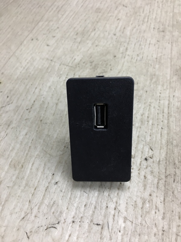 USB адаптер FORD FOCUS 10-18 F1EB-A045N67 — 3