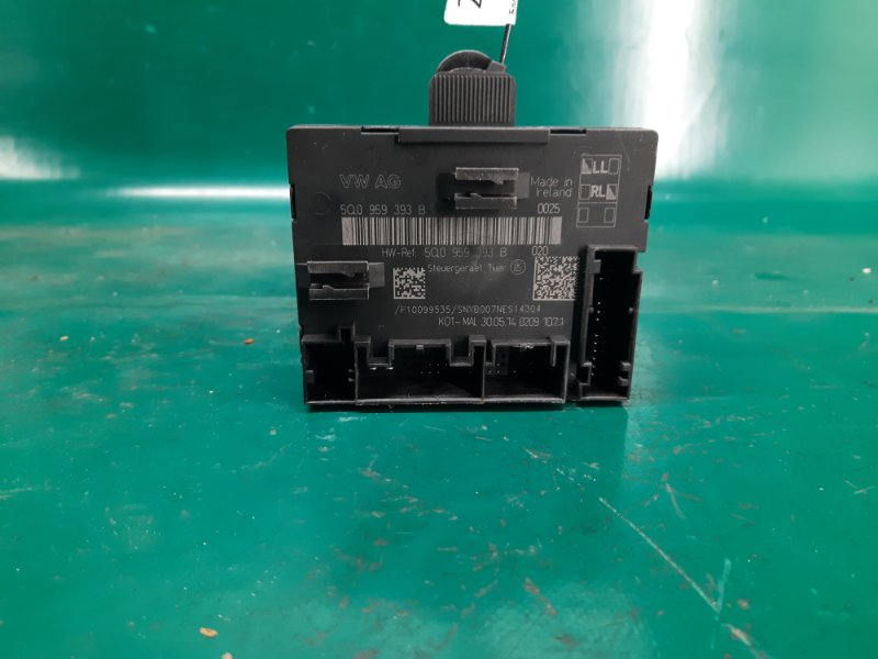 Блок керування дверми передній лівий AUDI A3 (8V) 12–17 5Q0 959 393 B