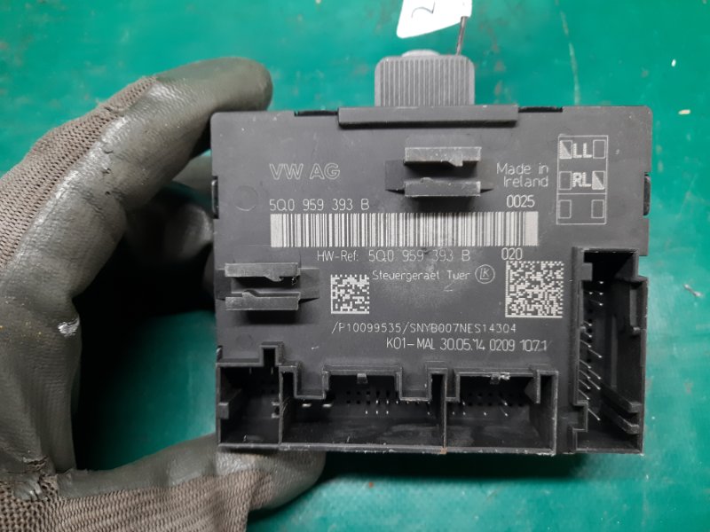 Блок керування дверми передній лівий AUDI A3 (8V) 12–17 5Q0 959 393 B — 3