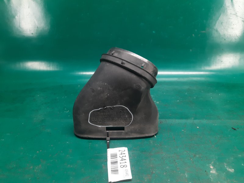 Повітрозабірник правий MERCEDES CLK-CLASS 209 02-10 A 273 090 00 82