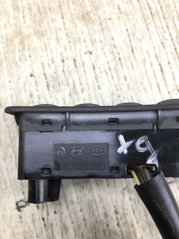 Блок кнопок пам'яті сидінь HYUNDAI GRANDEUR 05-11 93250-3L000 — 3