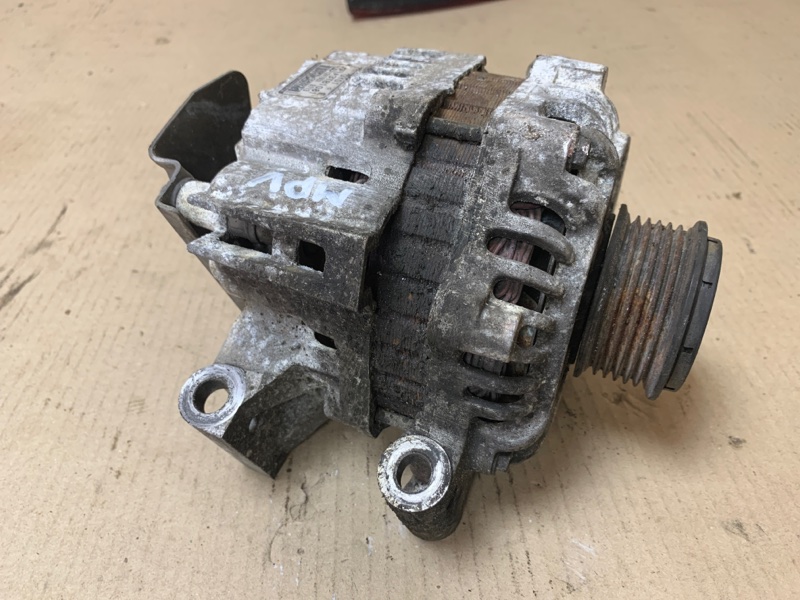 Генератор MAZDA MPV 99-06 GY01-18-300E — 3