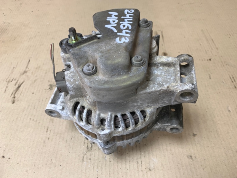 Генератор MAZDA MPV 99-06 GY01-18-300E — 4