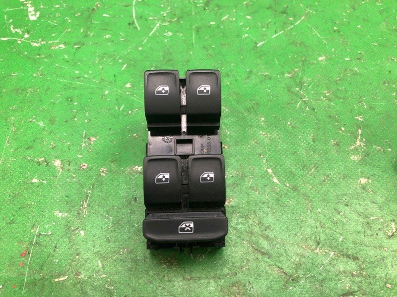 Блок керування склопідіймачами передній лівий VOLKSWAGEN JETTA USA 18- 5G0 959 857 D