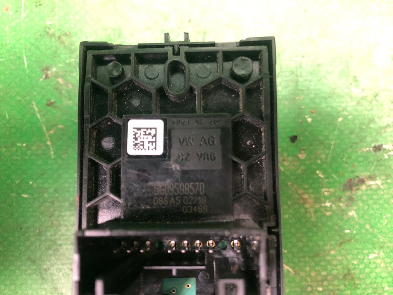 Блок керування склопідіймачами передній лівий VOLKSWAGEN JETTA USA 18- 5G0 959 857 D — 5
