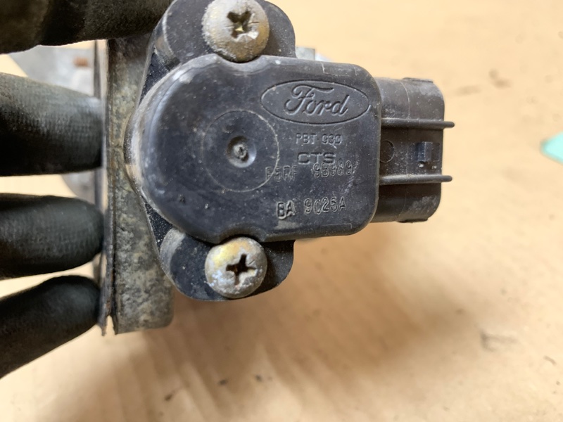Дросельна заслінка MAZDA MPV 99-06 GY01-13-640A — 5