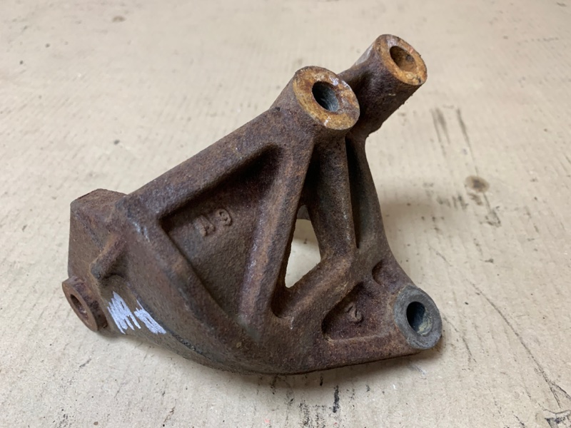 Кронштейн/кріплення двигуна MAZDA MPV 99-06 LC62-39-010B — 3