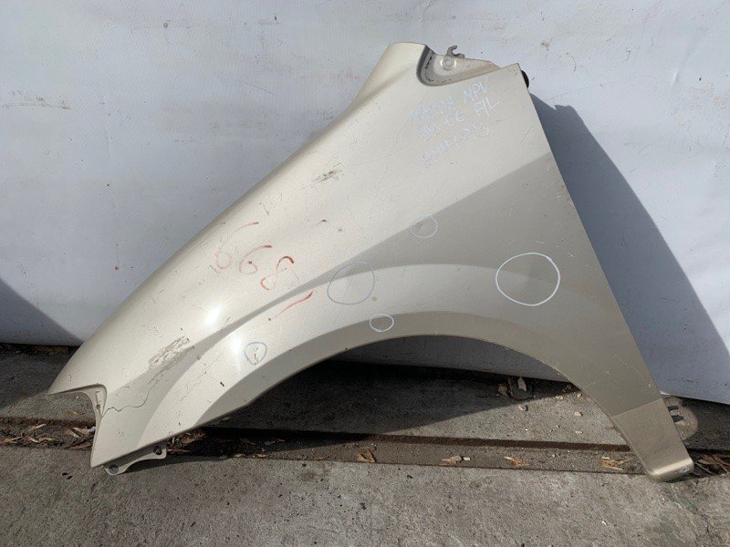 Крило переднє ліве MAZDA MPV 99-06 LC62-52-211C