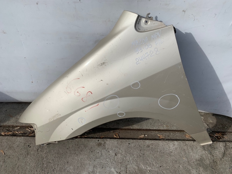 Крило переднє ліве MAZDA MPV 99-06 LC62-52-211C — 2