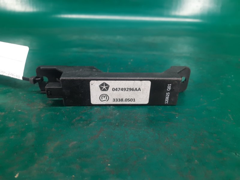 Антена задня ліва JEEP GRAND CHEROKEE 11-22 5026444AA