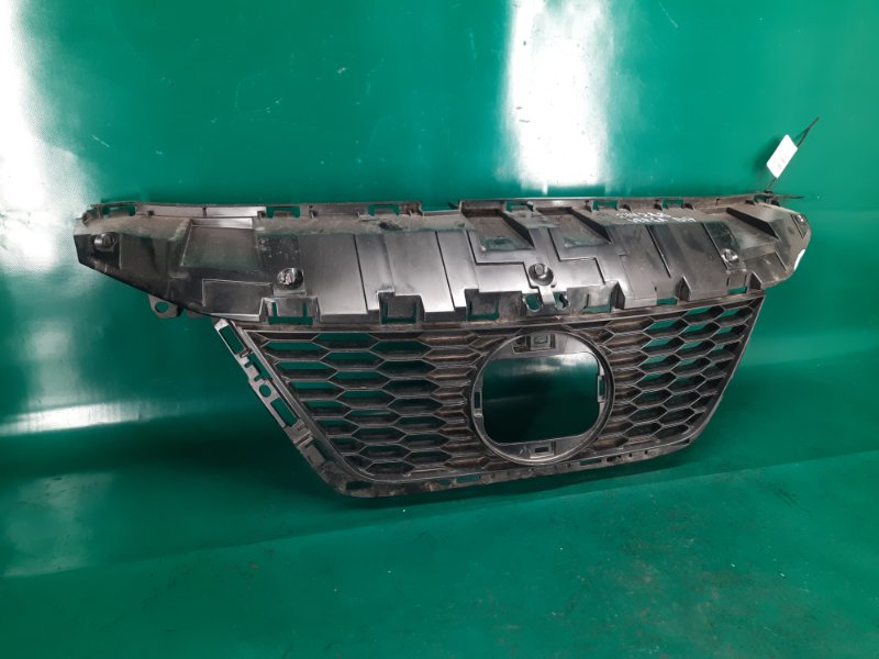 Решітка радіатора NISSAN VERSA  19- 62310-5EF1A — 3