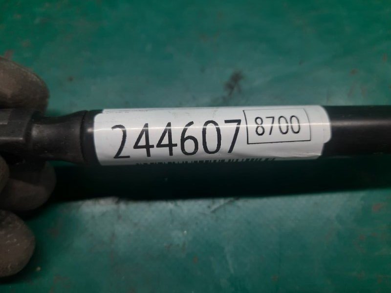 Амортизатор скла кришки багажника лівий JEEP GRAND CHEROKEE 11-22 68083885AA — 2