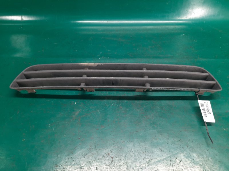Решітка переднього бампера VOLKSWAGEN BORA 99-05 1J5 853 677 C — 4