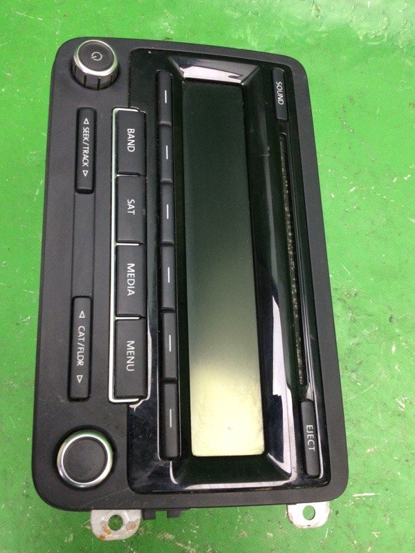 магнітола VOLKSWAGEN PASSAT B7 11-15 1K0 035 164 G — 2