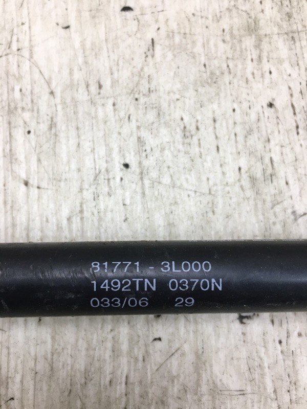 Амортизатор кришки багажника правий HYUNDAI GRANDEUR 05-11 81771-3L000 — 3