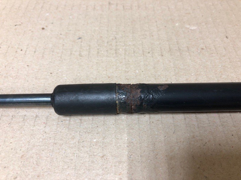 Амортизатор капоту VOLKSWAGEN JETTA 05-10 1K0 823 359 A — 2